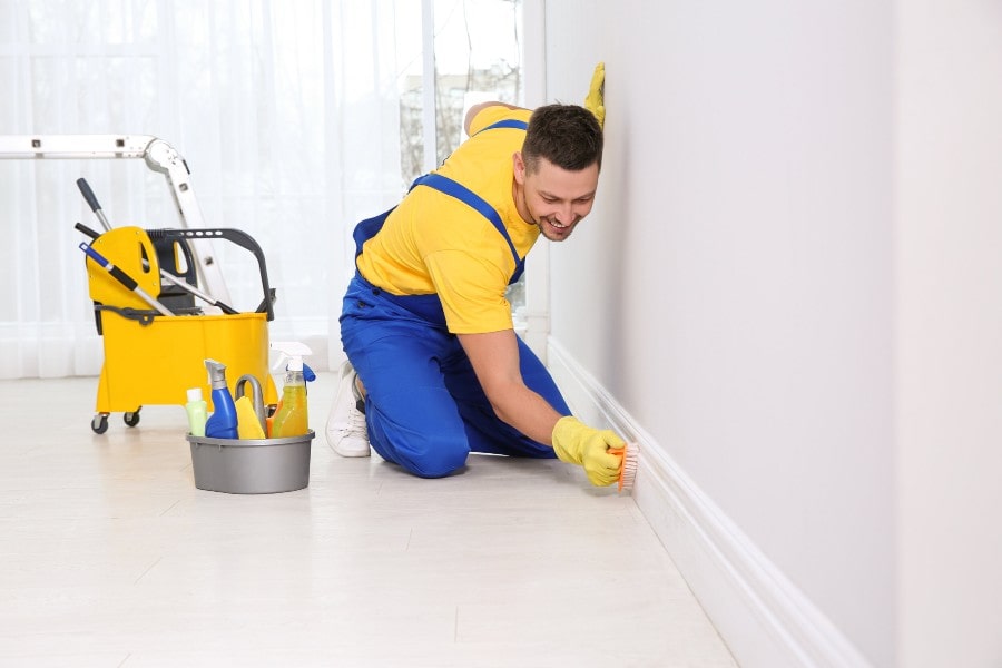 performing deep cleaning service